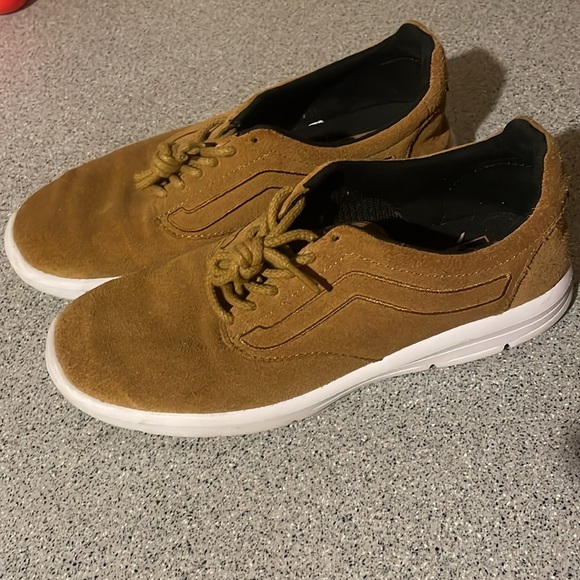 Vans - Picture 2 of 4